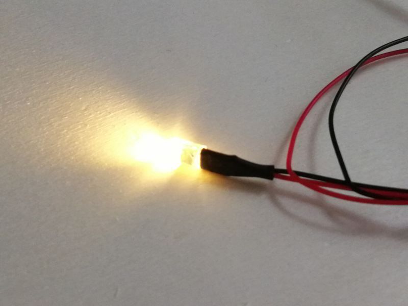 Componenti elettronici: LED warmweiss 3mm, randlos, verkabelt – Nuovo (secondo la descrizione) da Luzern venduto da Salefactory