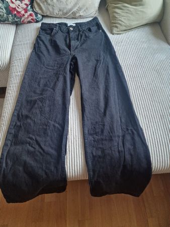 Wide Leg Jeans Bershka schwarz 