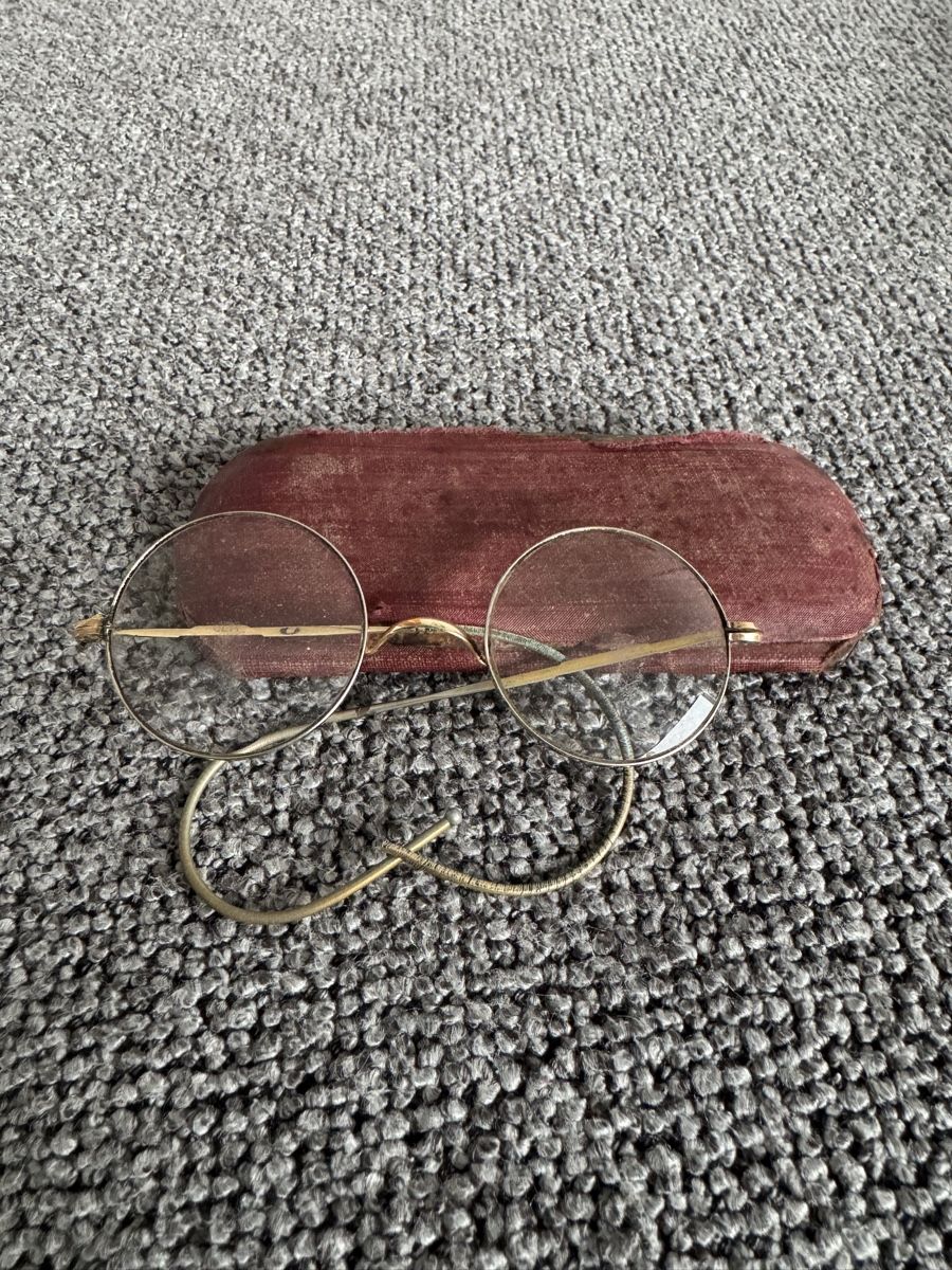 Occhiali & Lenti: Vintage Brille Goldrand mit Etui – Usato da Hitzkirch venduto da riririri