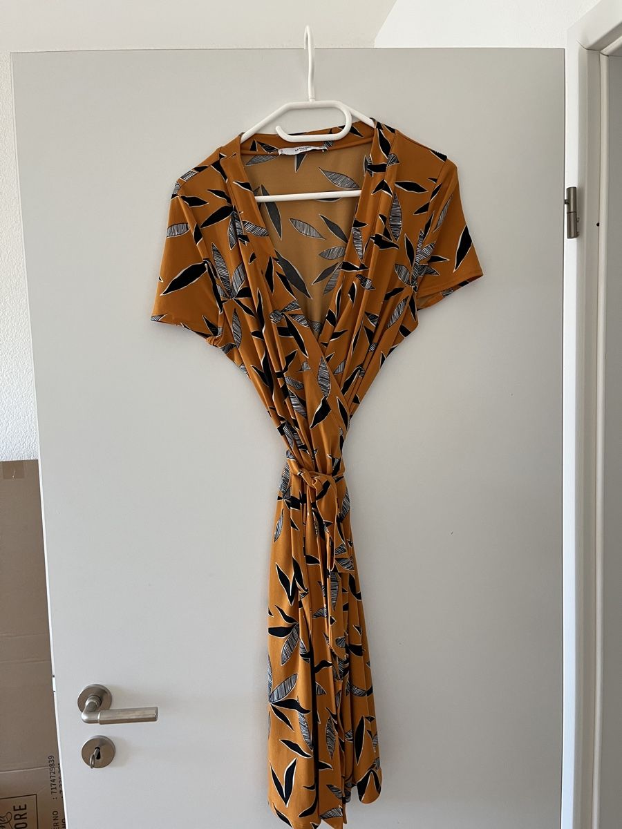 Mango Kleider: Wickelkleid orange mit Blattmuster  – Gebraucht aus Allschwil von MaloseS08 1