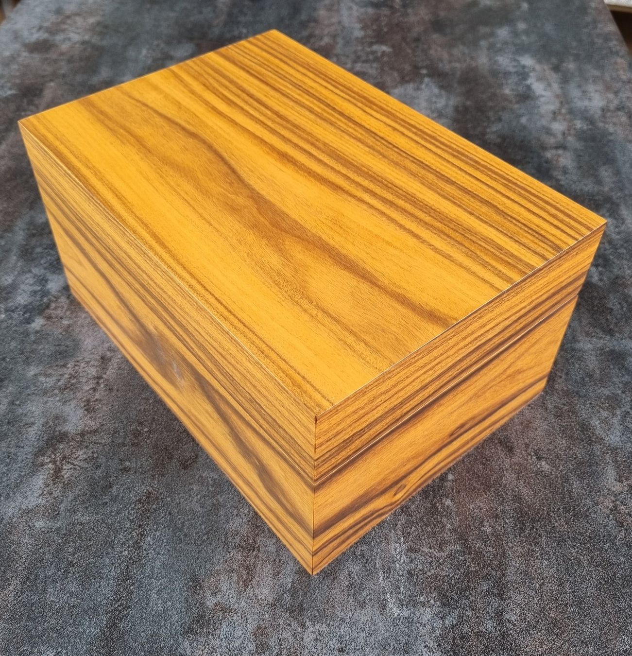 Davidoff Humidor per sigari: Davidoff No.6 Palisander Humidor Schatulle – Usato da Windisch venduto da Firstspace