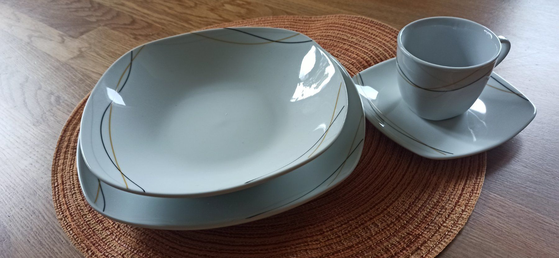 Set di piatti: Geschirrset – Usato da Luzern venduto da Hherger