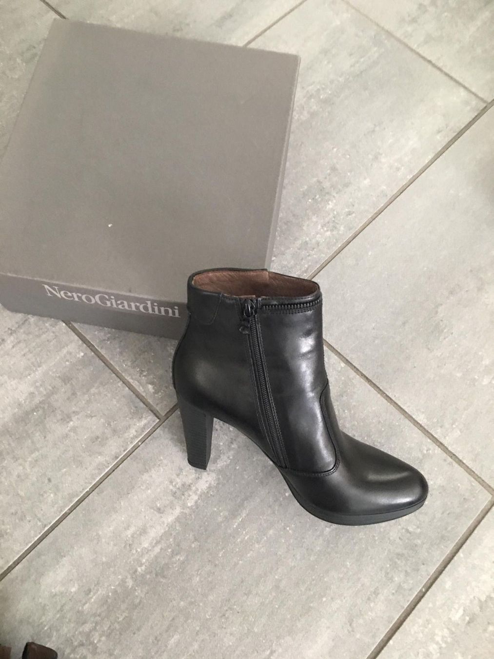 Scarpe da donna: Nero Gardini Stiefeletten Gr. 41 – Nuovo (secondo la descrizione) da Thalwil venduto da Briscolina 2
