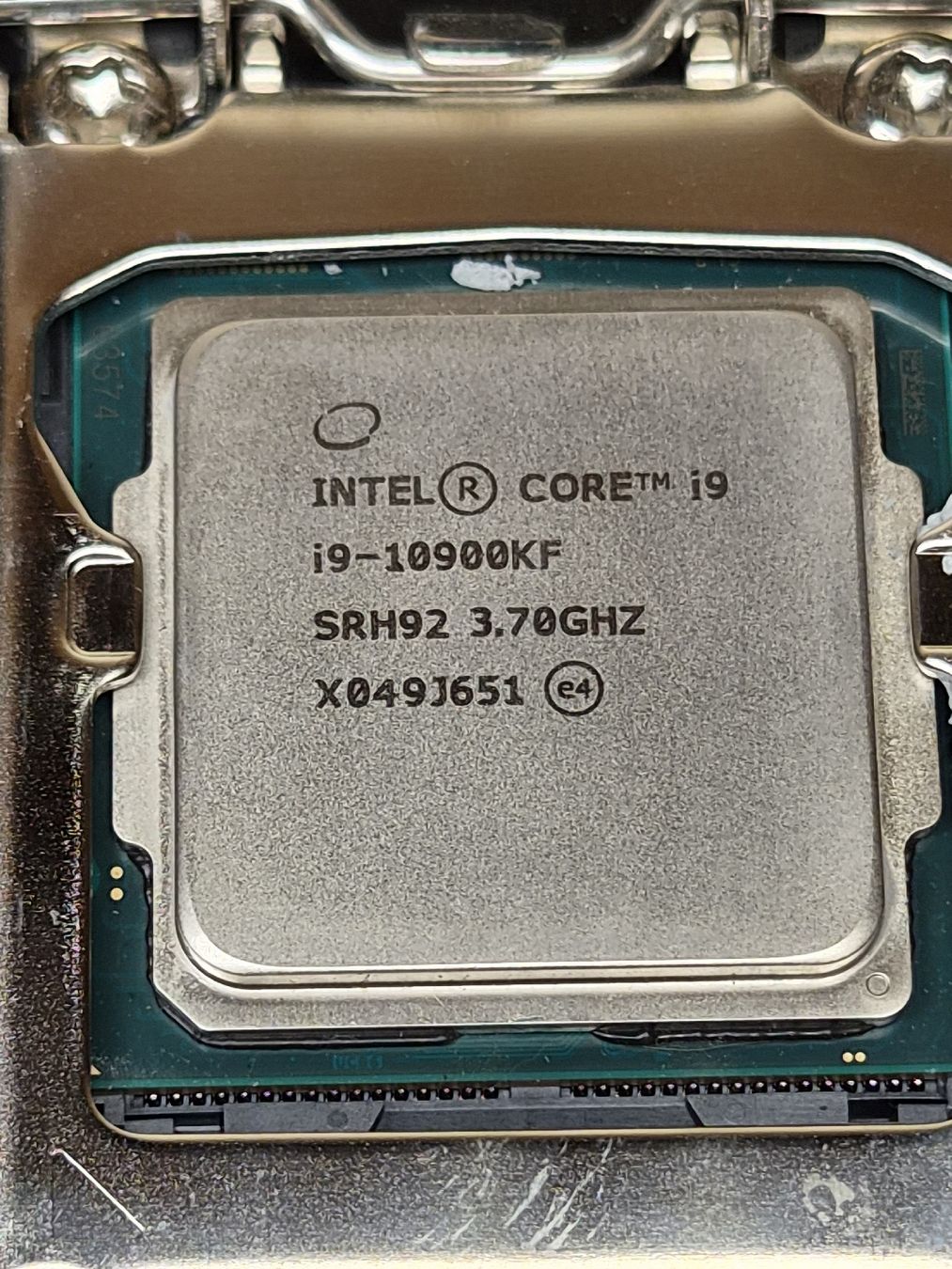 Intel PCs: INTEL CORE i9-10900KF 3.70GHZ CPU – Gebraucht aus Schaffhausen von P3ntiumii