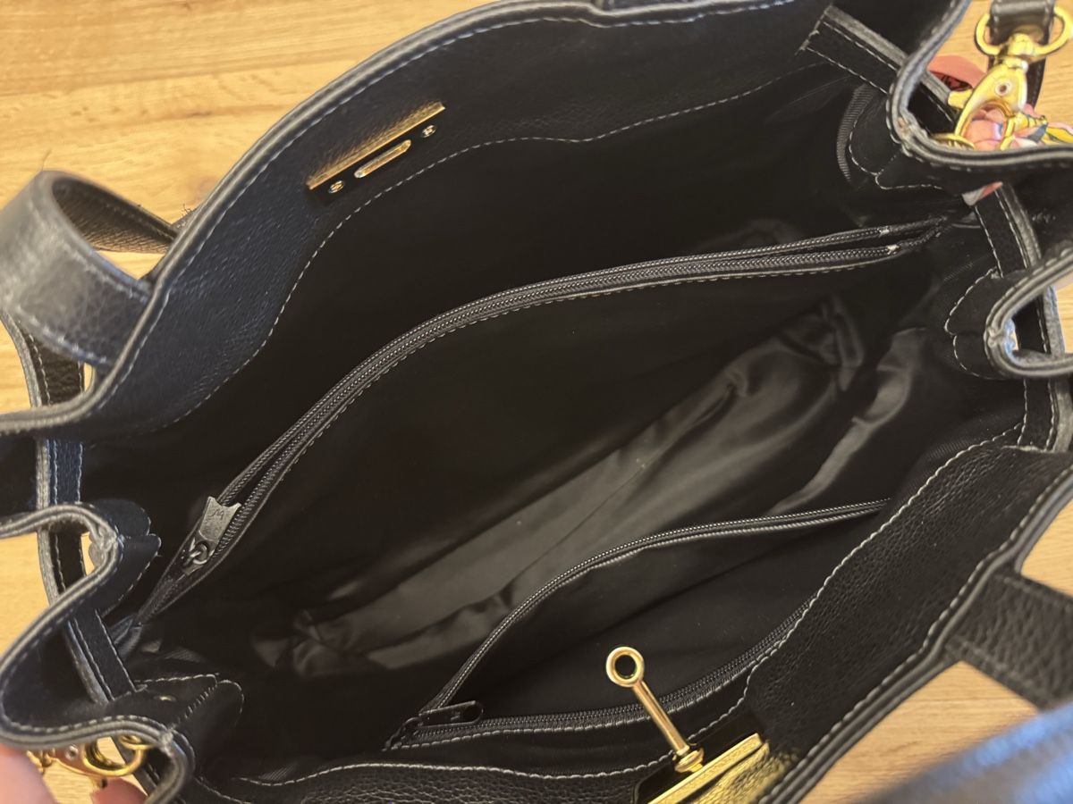 Borse da donna: Sac cuir noir bijouterie dorée – Usato da Puplinge venduto da Cechth 4