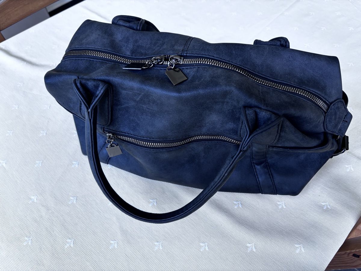 Borse da donna: Bowlingtasche in Wildlederoptik, grauschwarz – Usato da Basel venduto da NellyBotti