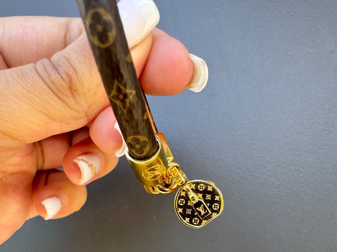 Louis Vuitton Bracciali & Braccialetti: Bracelet Louis Vuitton tribute charm – Usato da La Chaux-de-Fonds venduto da kel_9khc 6
