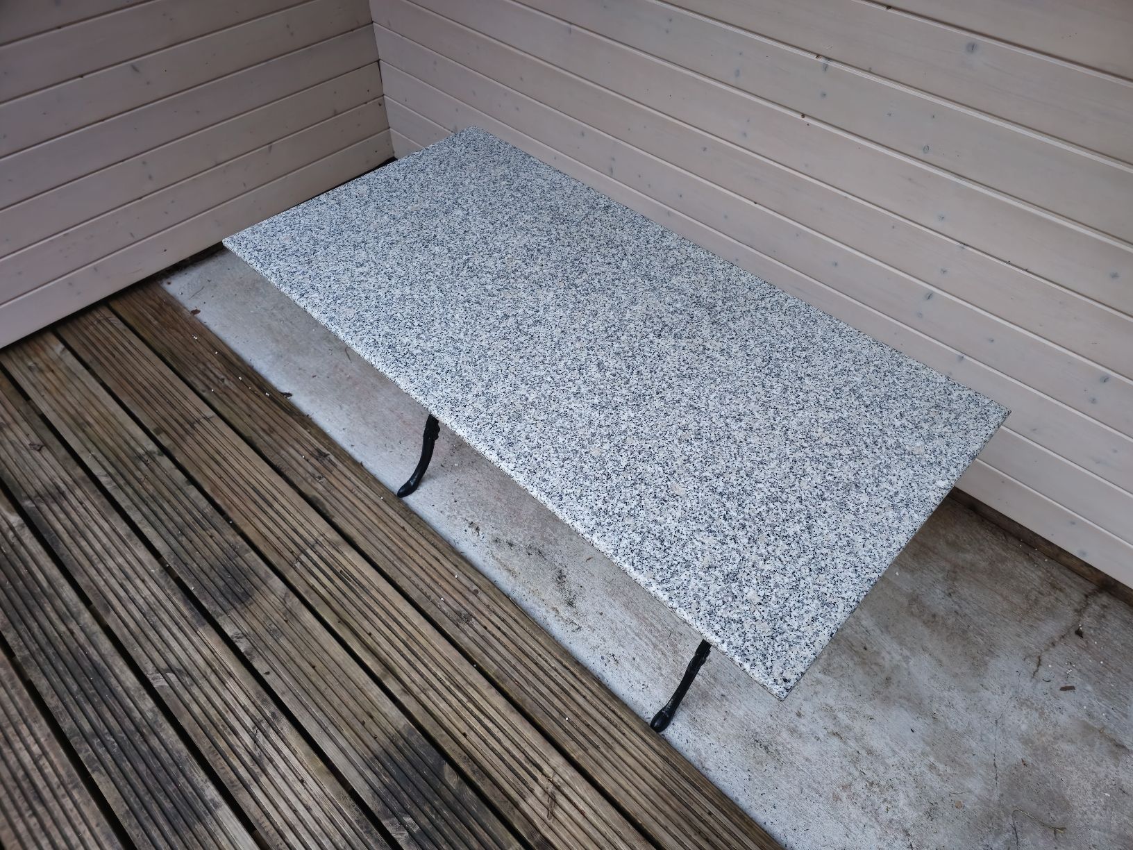 Tavoli: Granittisch mit Gusseisenfuss – Usato da Etzgen venduto da VierRingeA6 4