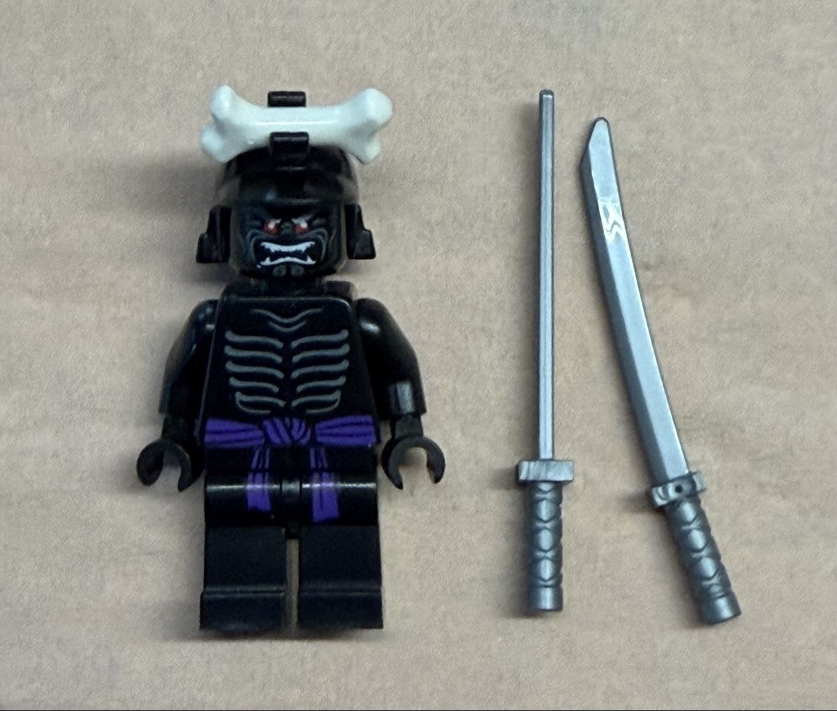 Lego Giocattoli: 1 Stück LEGO Ninjago Samurai X Black Minifigur mit Schwert – Usato da Rheinfelden venduto da zim_2hqc 2