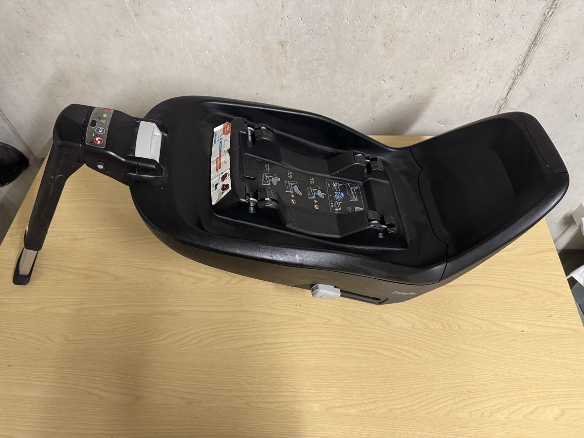 Seggiolini per auto: 2 wayfix Basisstation  – Usato da Brügg BE venduto da Rem_R88 3
