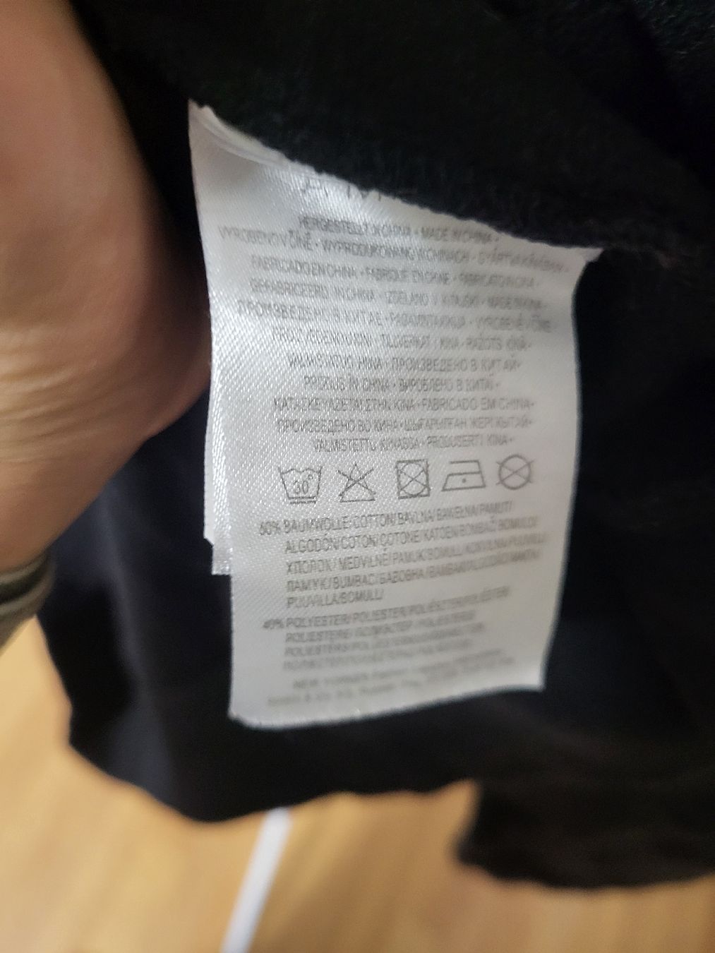 Maglioni & Felpe: Amisu Pullover in Schwarz, mit Aufschrift, Grösse XL – Usato da Horriwil venduto da alusru87 3