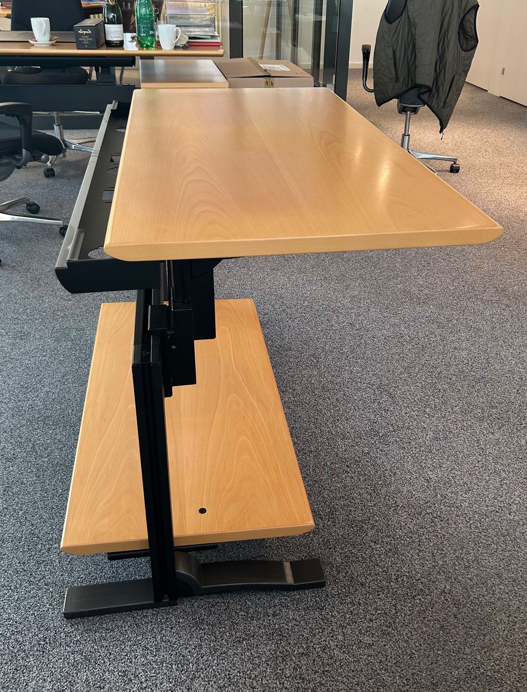 Schreibtische: ELAN- Gerätetisch Buche – Gebraucht aus Glattpark(Opfikon) von Cmberger 3