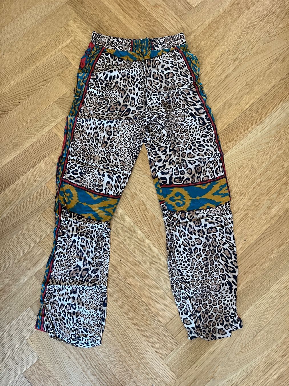 Lots de vêtements: Leoparden Set Hemd & Hose – D'occasion à Zürich par bretxo 7
