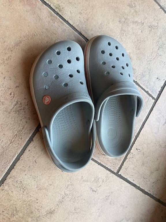 Scarpe per ragazzi: Crocs enfant taille m4/w6 – Usato da Ecublens FR venduto da Silently