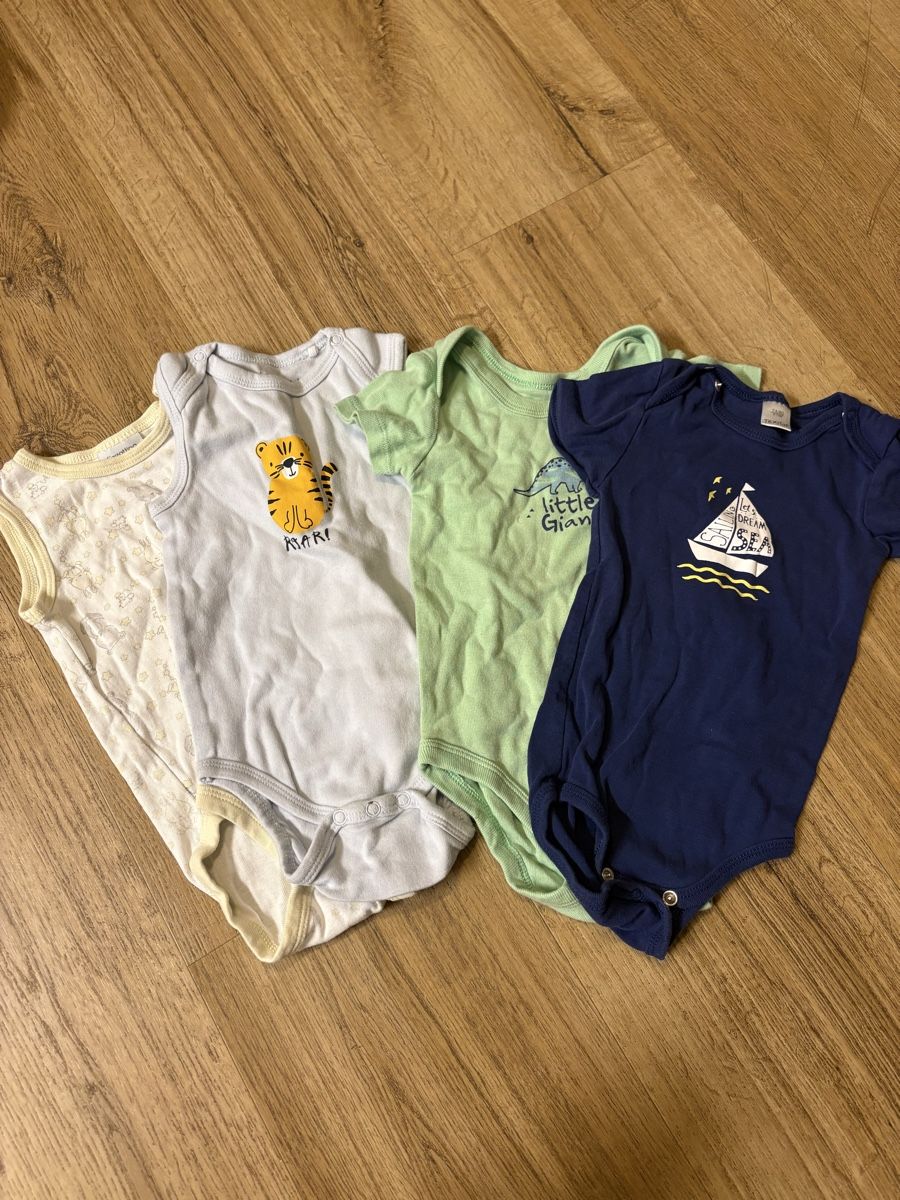 Lotti & Set di vestiti: Body's grösse 74/80 – Usato da Hildisrieden venduto da Leoniewyr