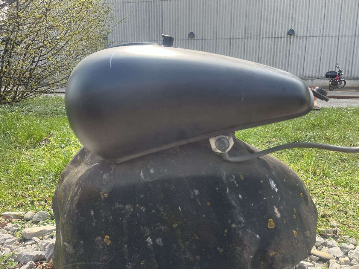 Kawasaki Tutti i ricambio per moto: Kawasaki Vn 800A Tank – Usato da Basel venduto da Bobthebobber 2
