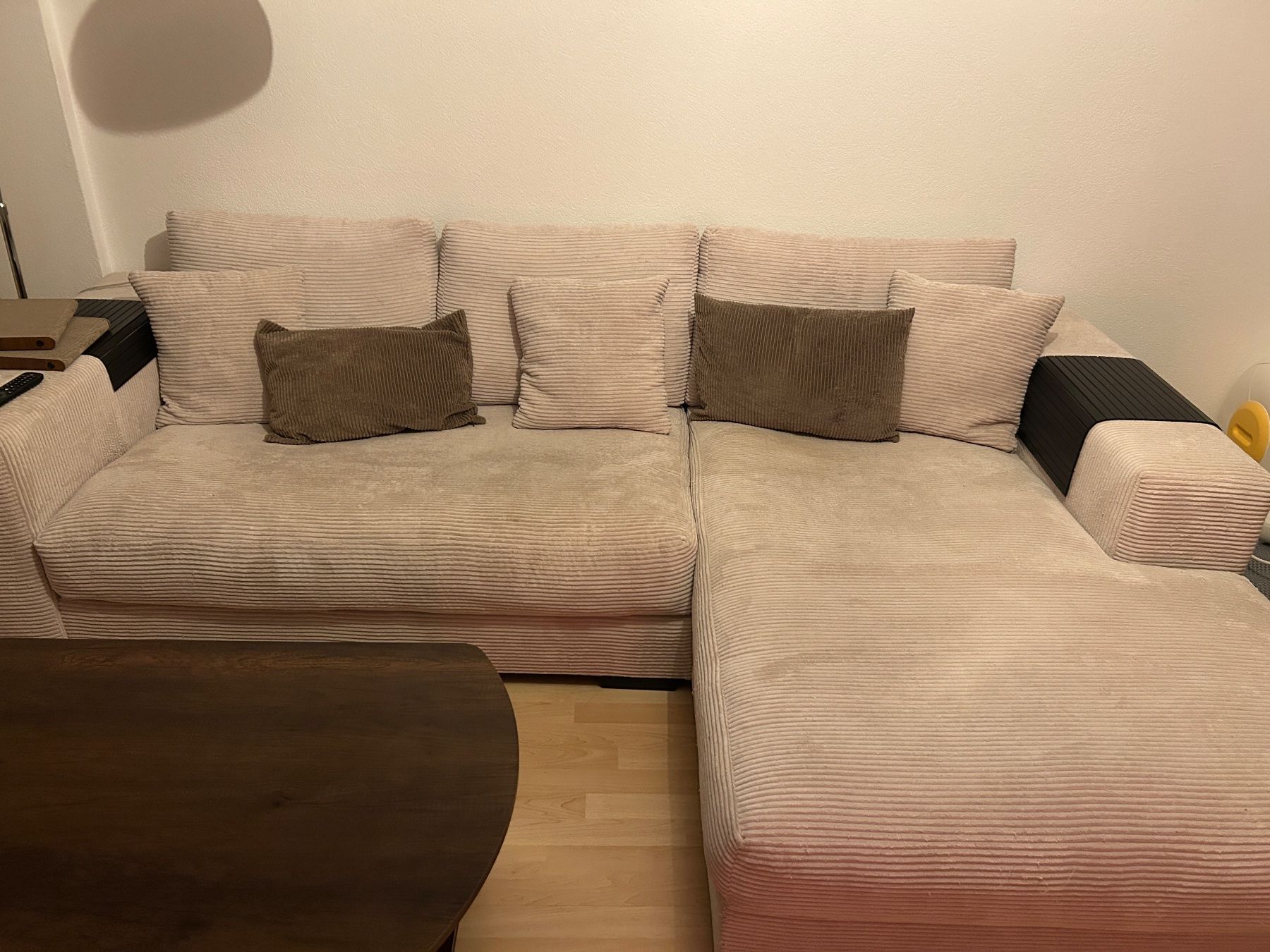 Sofas: Beige Ecksofa aus Cord – D'occasion à Brüttisellen par sar_7fs8