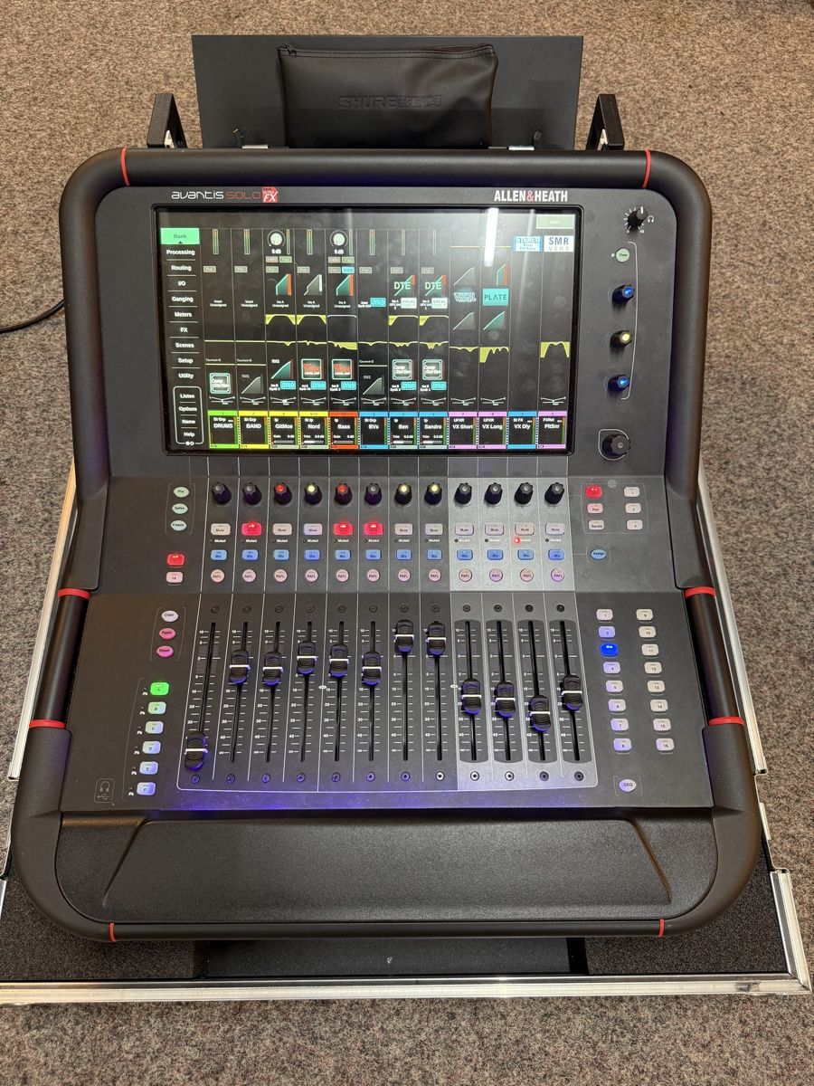 Allen & Heath Platines de mixage: Allen & Heath Avantis Solo Ultra mit Waves Server – Neuf (Voir description) à Lenzburg par SimonZ04