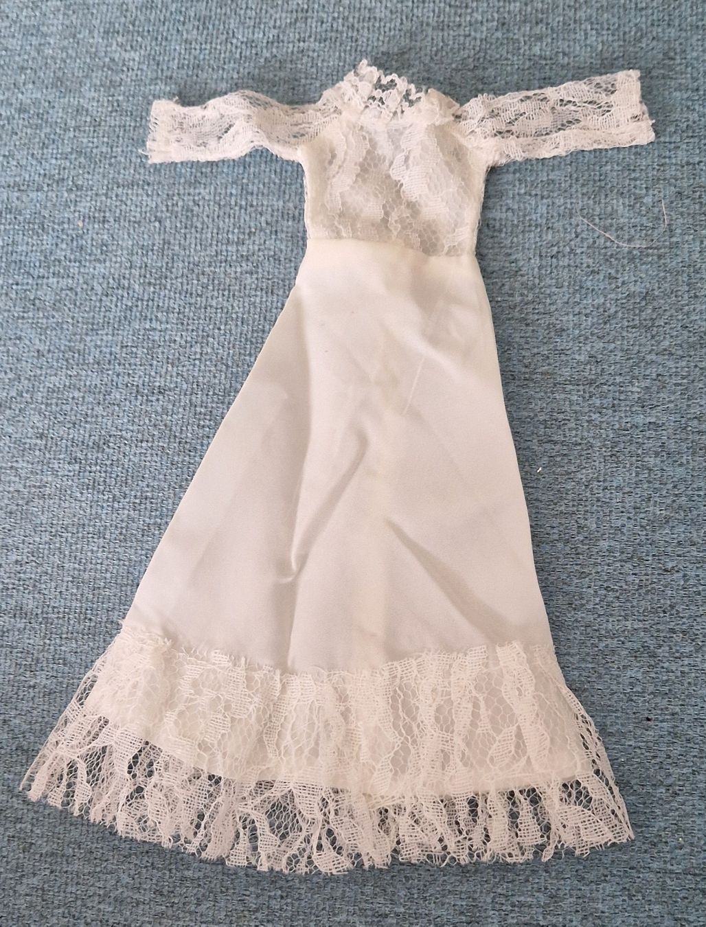 Bambole: Robe pour Barbie – Usato da Couvet venduto da Pioune