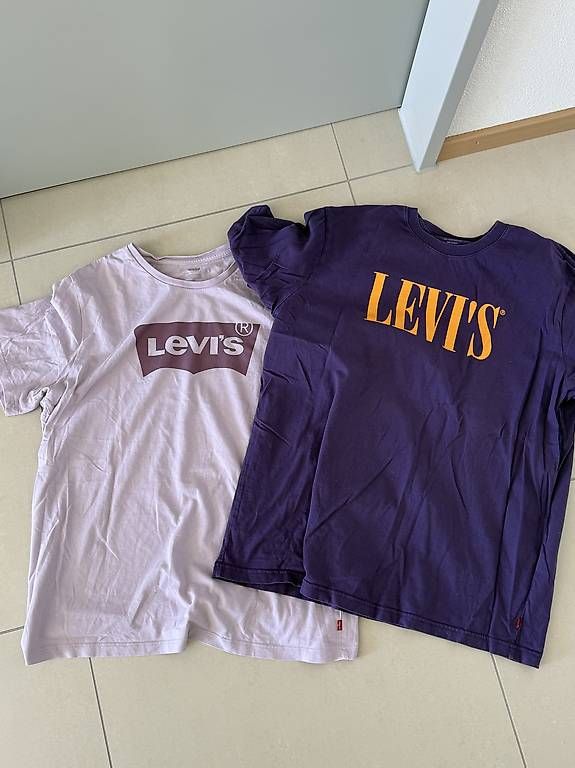 T-Shirts: 2 Levis T-Shirts  CHF 5 – Gebraucht aus Uster von jes_nd8g