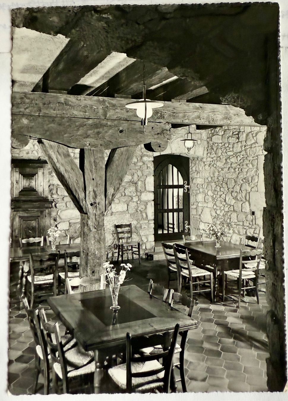 Cartoline postali: BOUDRY - Le Caveau du château – Usato da Lutry venduto da Ediego
