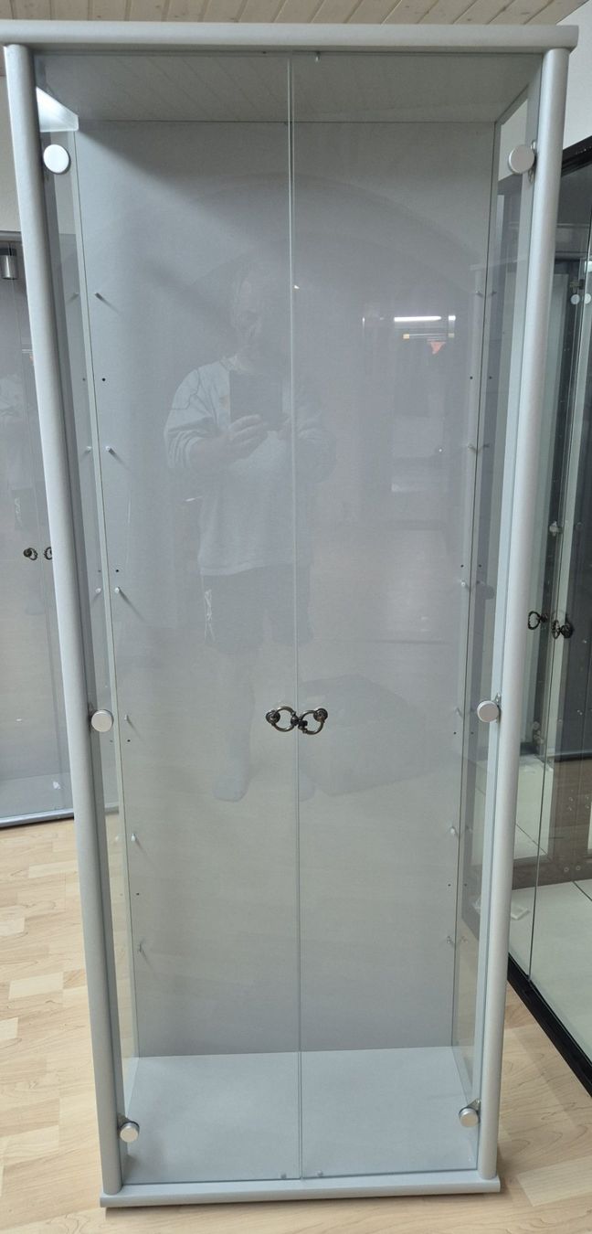 Vitrinen: Vitrine – Gebraucht aus Moutier von cat365