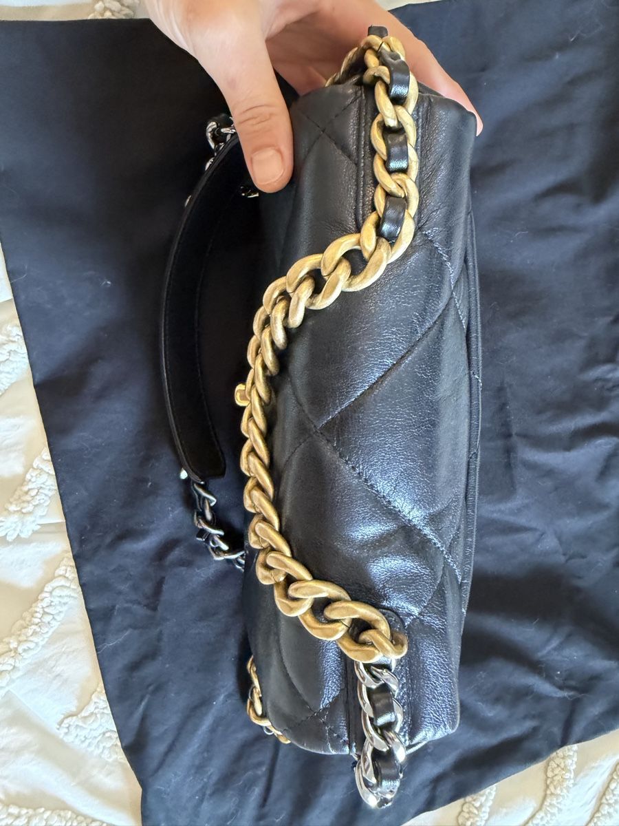 Chanel Altro in  Abbigliamento & Accessori: Chanel 19 small noir  – Usato da Bussigny venduto da tmu_8p2m 5