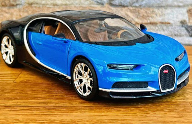Bugatti Modellautos: Bugatti Chiron Modellauto 1/24 (blau) – Neu und originalverpackt aus Ettingen von SwissHellcat 1