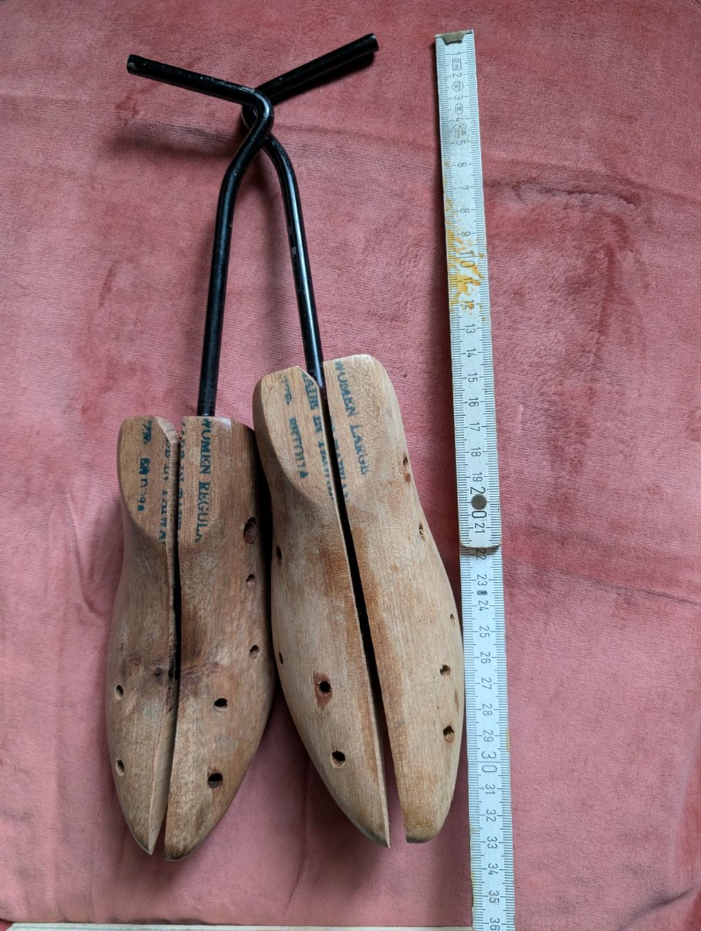 Tutti gli attrezzi: Schuhspanner Spreizer Holz regular Damen alt Made in Taywan – Usato da Gelterkinden venduto da Luusmaiteli 2