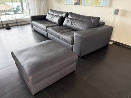 Hochwertiges Echtleder-Sofa mit Hocker - Vintage-Look