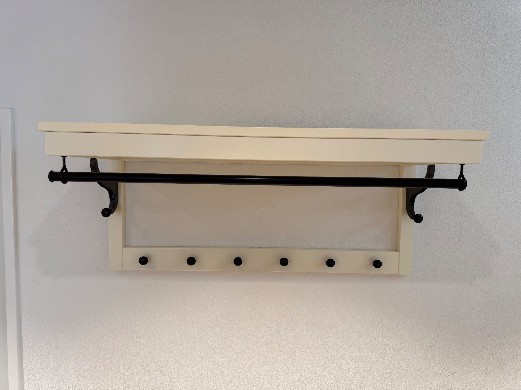 IKEA HEMNES Hutablage, weiß, 85 cm (Gebraucht) in Kreuzlingen für CHF 10 – nur Abholung auf Ricardo kaufen