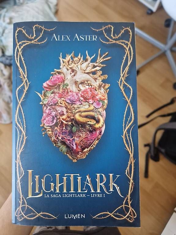 Libri: Lightlark Tome 1 Alex Aster – Usato da Palézieux-Village venduto da oce_yc95