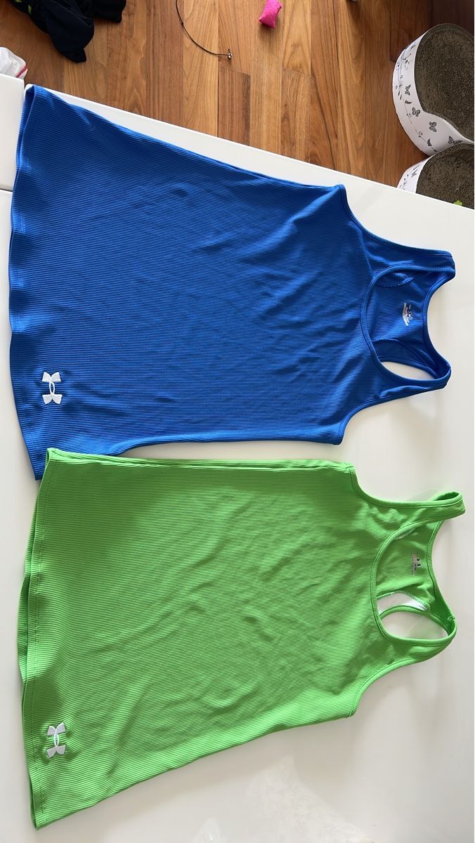 Under Armour Tops: 2er Pack Undersrmour Tops – D'occasion à Jenins par Pocahontas013