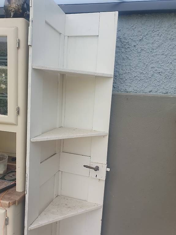 Scaffali: Regal aus alter holztüre – Usato da Olten venduto da stritten