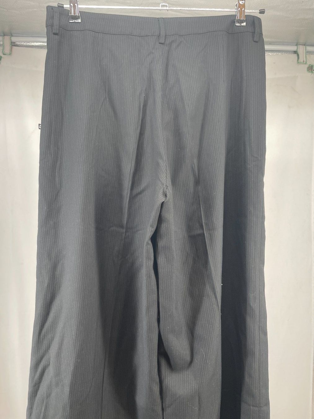 Le Temps Des Cerises Hosen: LES TEMPS DES CERISES Pantalon noir – Gebraucht aus Lausanne von PlusValue_Lausanne 1