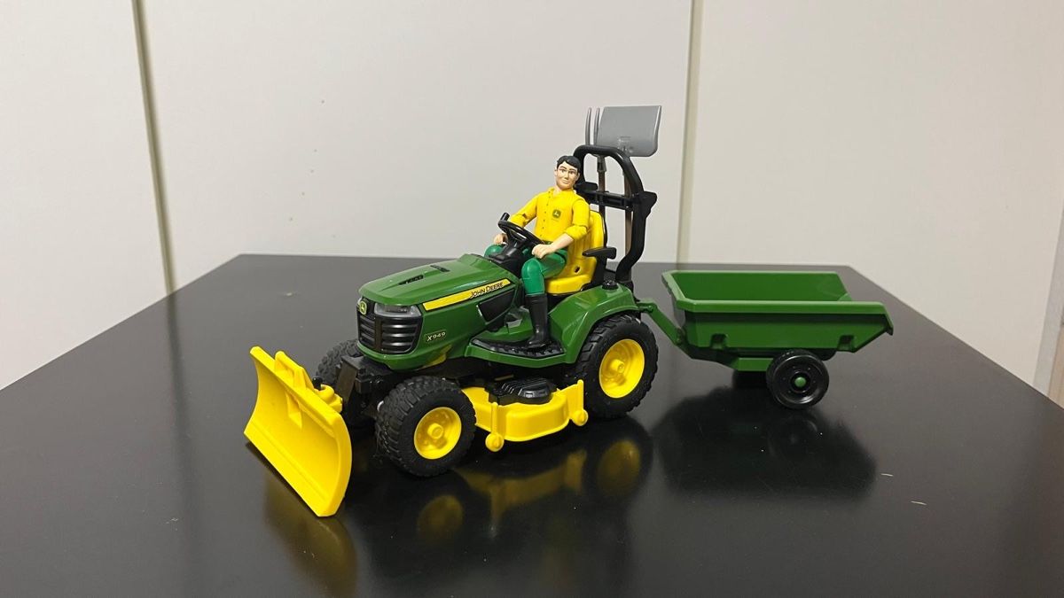 Bruder Giocattoli: Bruder Traktor Schneeschaufel – Usato da Frauenkappelen venduto da Solero6