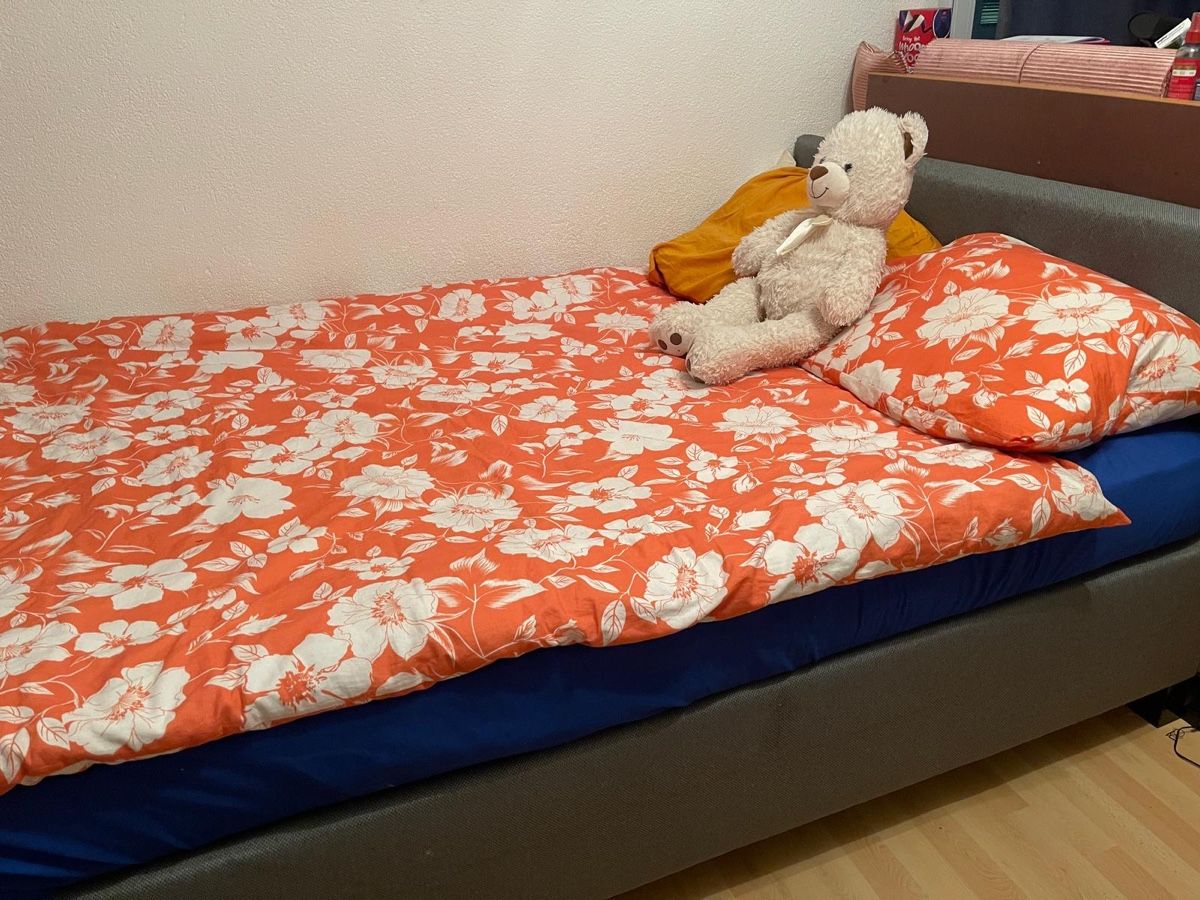 Betten: Bett mit Matratze, Top Zustand – Gebraucht aus Buchs SG von tam_fsl8 1