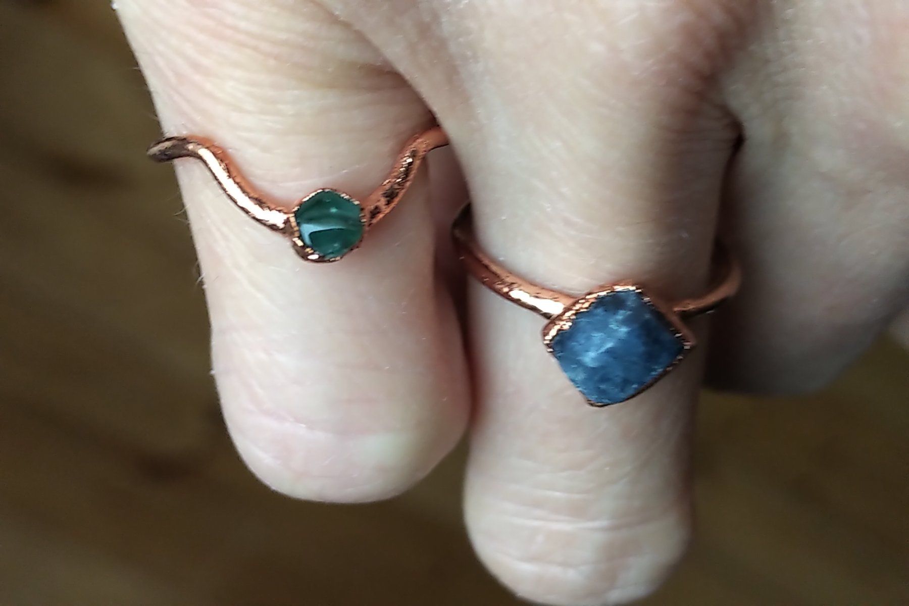 Anelli: Set von 2 Ringen mit rohem Saphir und Smaragd – Usato da Gempen venduto da DennisKl 8