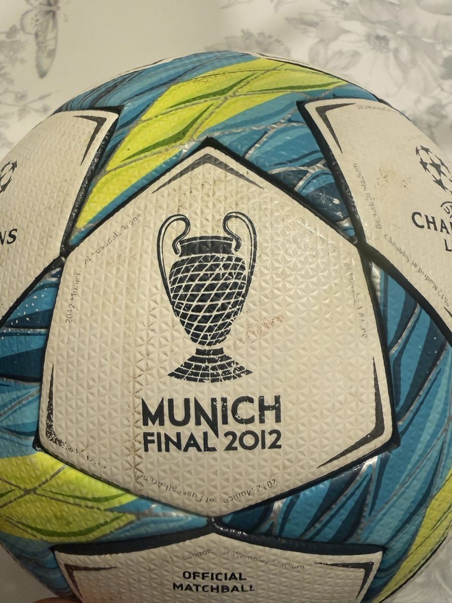 Adidas Ballons: Champions League Final Ball 2012 – D'occasion à eglisau par schmied1992 2