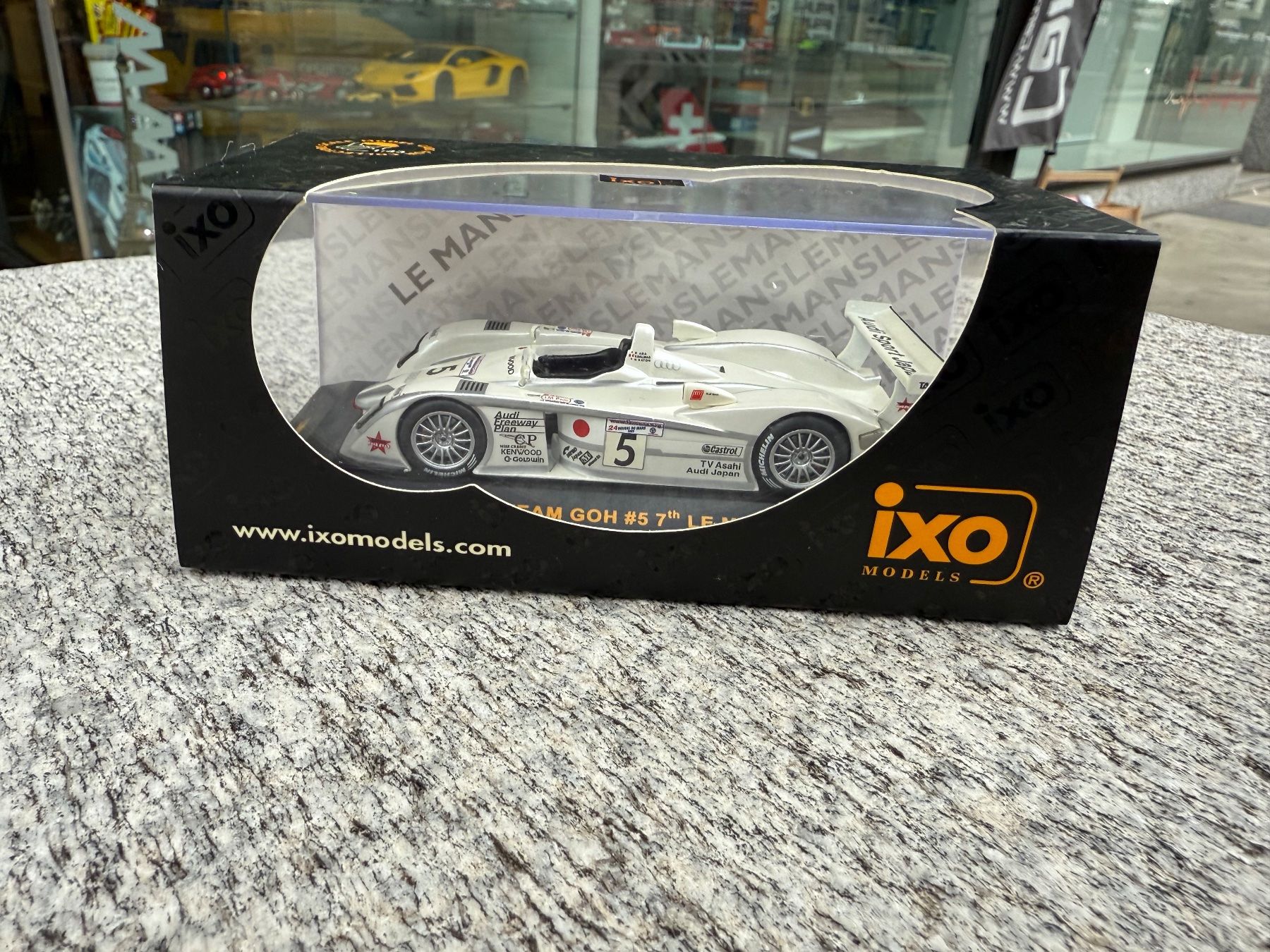 IXO Modellautos: IXO 1:43 Audi R8 Le Mans 2002 LMM036 – Gebraucht aus Chiasso von Carrara-Modellismo