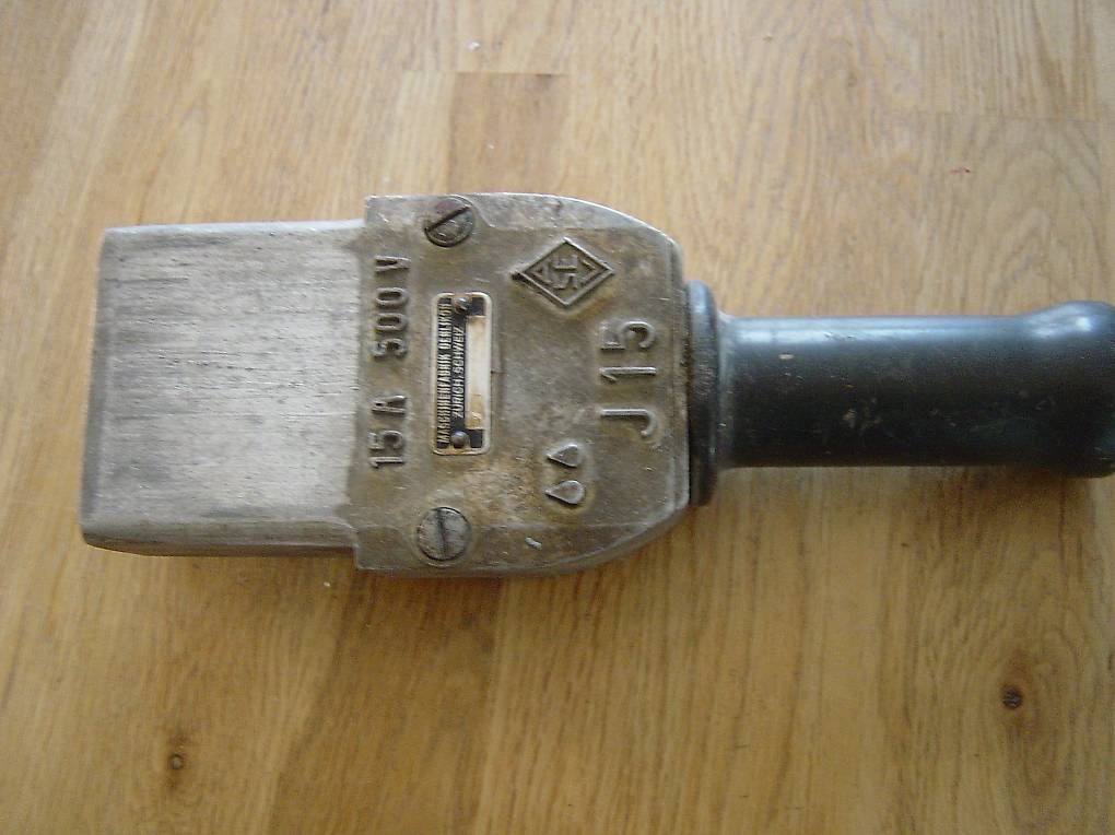 Fiches d'alim.: Stecker J15 – D'occasion à Zürich par capo-capo