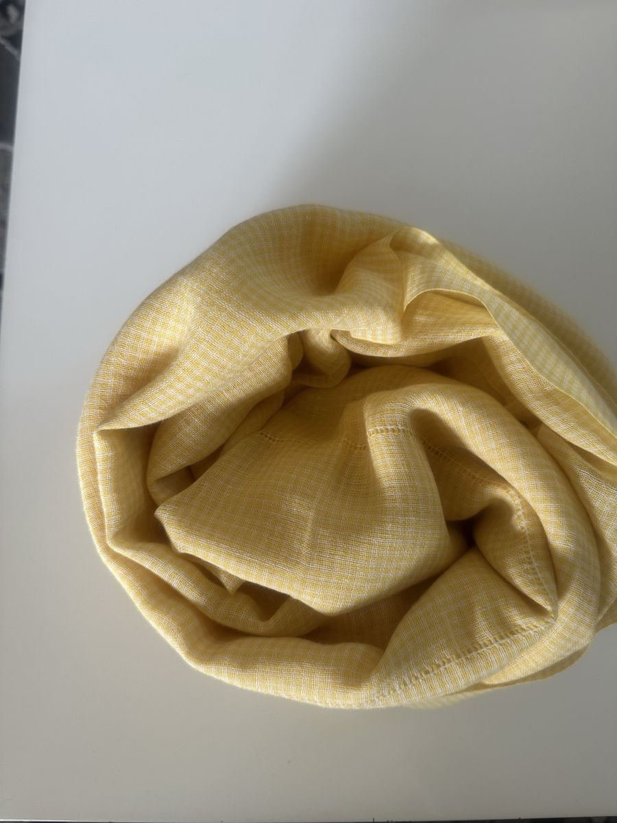 Foulard & Sciarpe: Écharpe jaune neuf 80% coton 20% Lin  – Nuovo e nell'imballaggio originale da Biel/Bienne venduto da orange1