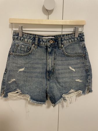 Short court en jeans ZARA, taille 36