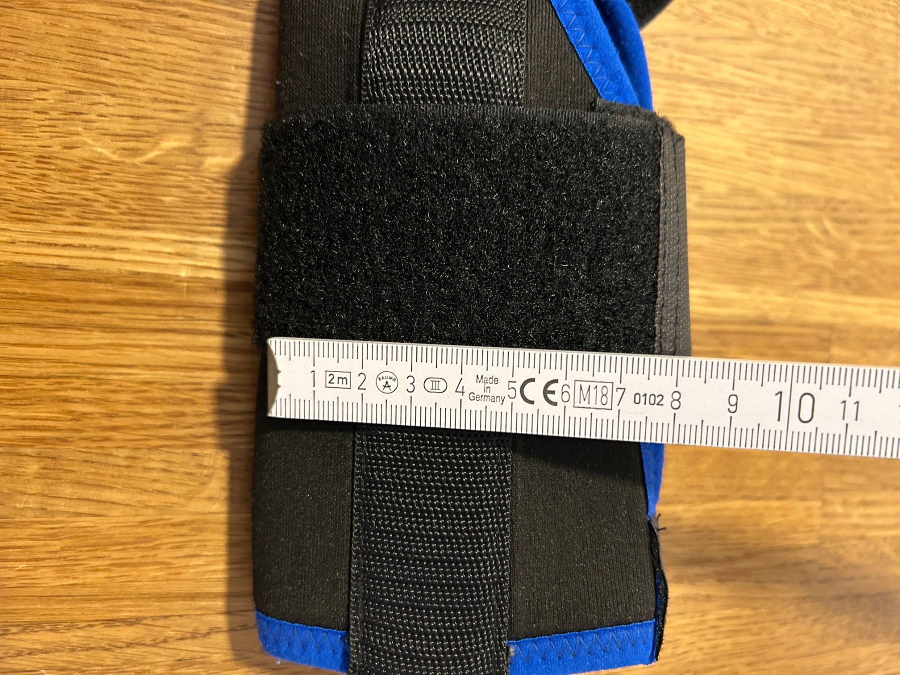 Guanti & manicotti: Stützender Handgelenk-Handschuh "DeRoyal" (Gr M) – Usato da Küsnacht ZH venduto da filo_fila8700 8