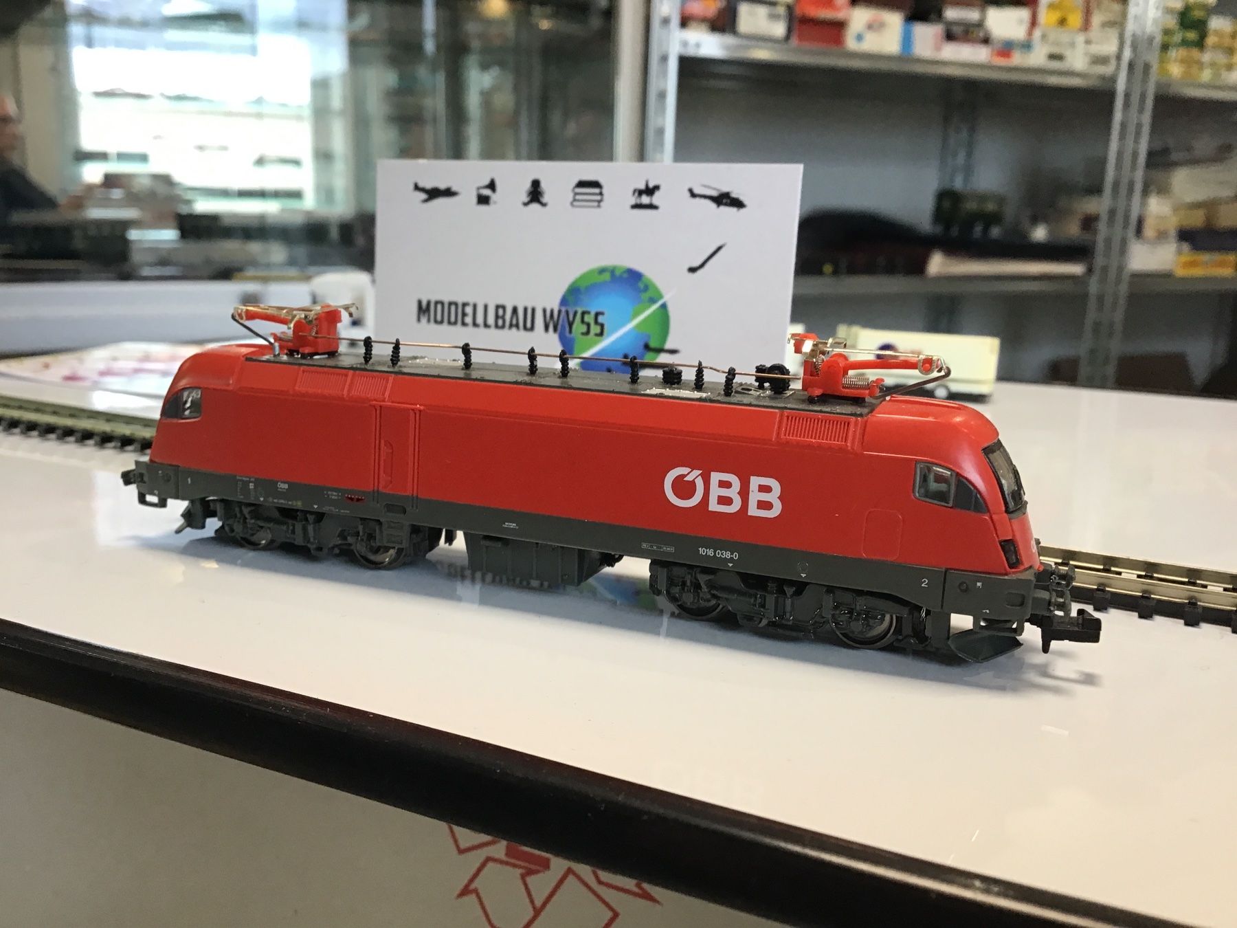 Hobbytrain Modellini di ferrovie: ÖBB HOBBYTRAIN 1016 033-6, SPUR N Rot – Usato da Männedorf venduto da Modelle-aller-Art 3