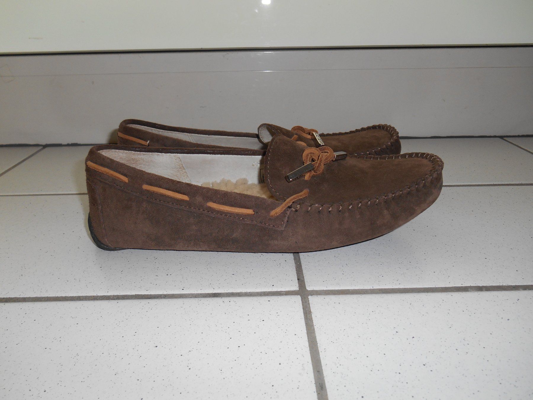 Ugg Scarpe da donna: UGG Leder Mokassin Grösse 38 – Usato da Basel venduto da chien008