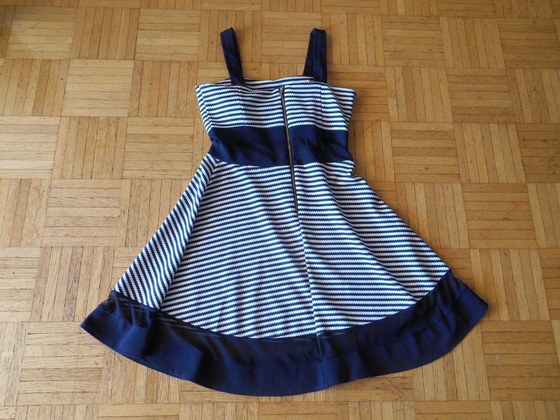 Vestiti & Gonne: Robe – Usato da La Sarraz venduto da Mbeatles 1