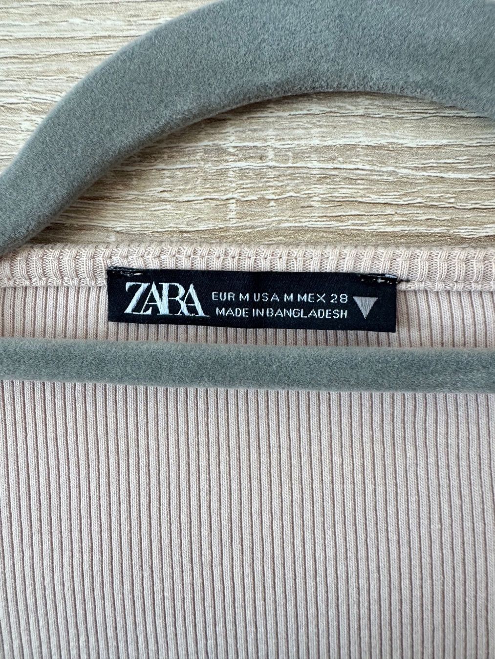 Zara T-Shirts: Crop top beige – Gebraucht aus Montreux von Iza_81199 1