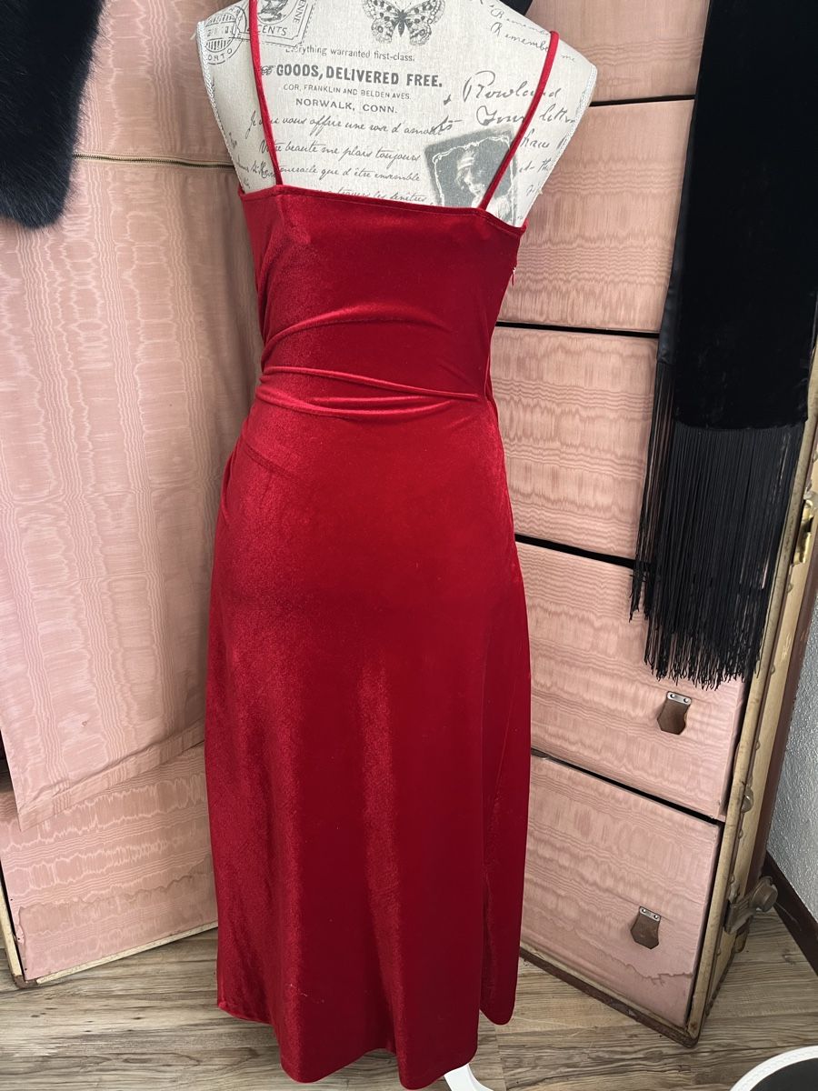 Vestiti: Abito rosso in velluto – Usato da Novaggio venduto da Sabi-Pearl 3