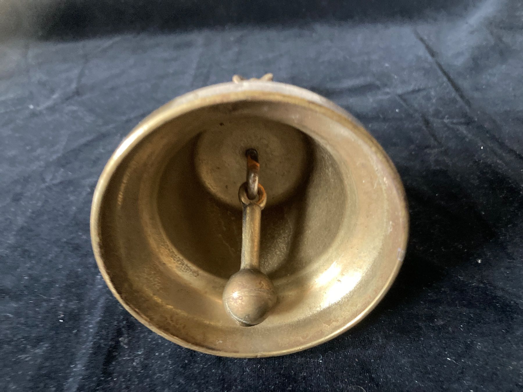 Cloches & sonnailles: Grössere Tisch-Glocke aus Messing – D'occasion à Zürich par Chaeffeler 2